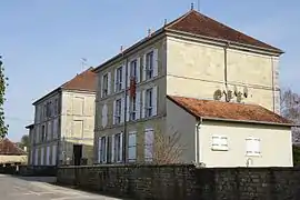 Les anciens bureaux et logements.