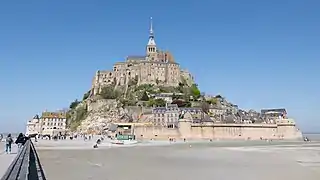 Le Mont-Saint-Michel vu de la passerelle.