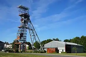 Le chevalement de Saint-Joseph et le musée de la mine.