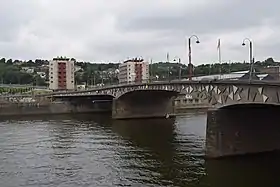 Le Pont de Seraing depuis la rive droite de la Meuse.