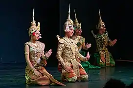 Danseuses du Ballet royal du Cambodge.