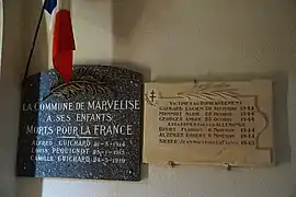 Plaques commémoratives.