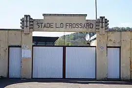 Portail d'entrée portant l’inscription : stade LO Frossard.