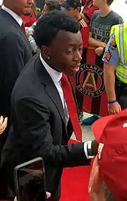 George Bello signant des autographes avec Atlanta United en août 2018