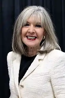 Description de l'image 2018-us-nationalbookfestival-hank-phillippi-ryan.jpg.