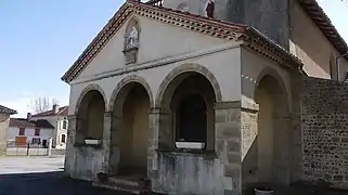 Le porche de l'église.