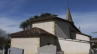 La sacristie et le chevet de l'église.