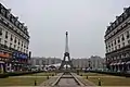 Vue du quartier parisien et de la tour Eiffel sur la rue Xiangxie à Tiandu Cheng en Chine.