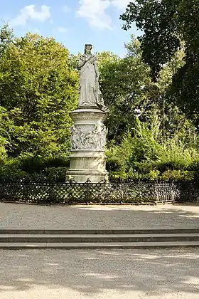 La statue de la reine Louise