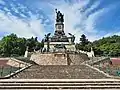 Le Niederwalddenkmal depuis la terrasse en contrebas. Juillet 2018.