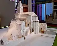 Façade Sud de la Porta Nigra dans sa configuration médiévale, lorsqu'elle était intégrée à l'église collégiale Saint Siméon (maquette visible au musée rhénan de Trèves).