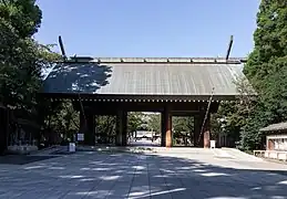 Shinmon du Yasukuni-jinja réalisé par Itō Chūta.