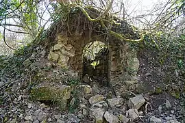 Ruines du puits Saint-Charles en 2019.