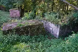 Les ruines du puits de la Valade.