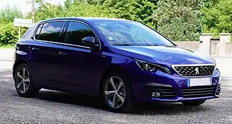 Peugeot 308 GT Line phase 2 (finition intermédiaire haute).