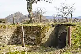 L'entrée avec les terrils des Télots en arrière-plan.