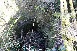 L'orifice du puits Sainte-Barbe de Montchanin.