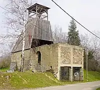 Chevalement reconstitué du puits Espérance.