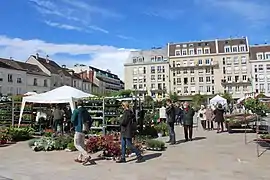 Installations sur la place de la République, en 2021