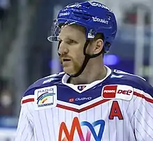 Description de l'image 2021-11-19 Eisbären Berlin gegen Adler Mannheim (Deutsche Eishockey-Liga 2021-22) by Sandro Halank–059.jpg.