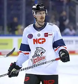 Description de l'image 2021-11-28 Eisbären Berlin gegen Nürnberg Ice Tigers (Deutsche Eishockey-Liga 2021-22) by Sandro Halank–117.jpg.