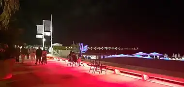 La Croisette de nuit en été