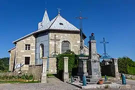église et monument aux morts.