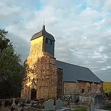L'église Saint Martin de Cadillon, vue du cimetière.