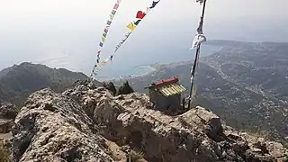 Le sommet du roc d'Orméa dominant le littoral de Menton.