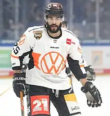 Description de l'image 2022-03-18 Eisbären Berlin gegen Grizzlys Wolfsburg (Deutsche Eishockey-Liga 2021-22) by Sandro Halank–024.jpg.