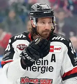 Description de l'image 2022-04-10 Eisbären Berlin gegen Kölner Haie (Deutsche Eishockey-Liga 2021-22, Playoff-Viertelfinale) by Sandro Halank–022.jpg.