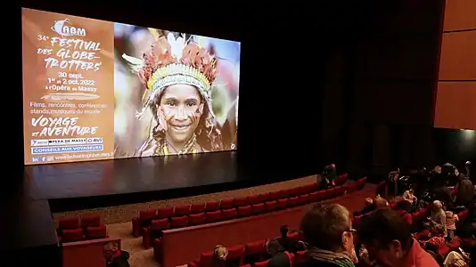 Salle de projection à l'Opéra de Massy pendant le 34e Festival des Globe-trotters (2022).