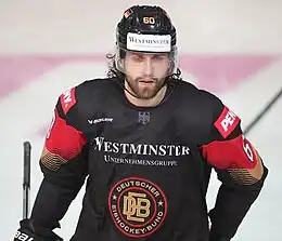 Photographie couleur d'un joueur de hockey sur glace