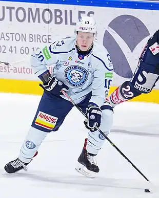 Photographie couleur d'un joueur de hockey sur glace