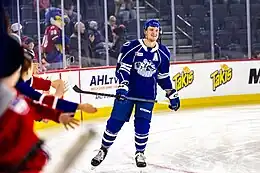 Photographie couleur d'un joueur de hockey sur glace