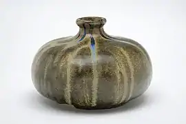 Alexandre Bigot, Vase boule, 1895, grès, acquis par S. Bing en 1896, Hambourg, Musée des Arts et Métiers.