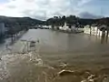 Les inondations du 7 février 2014 à Châteaulin (l'Aulne en crue déborde largement, l'eau recouvrant les quais et inondant le rez-de-chaussée des maisons riveraines) 2
