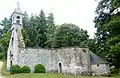 La chapelle de la Trinité : vue extérieure d'ensemble depuis le sud.