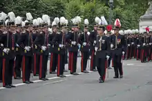 Revue des troupes par le commandant de l'école lors du défilé du 21 juillet 2011