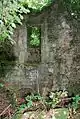 Ouverture intérieur sur une tour en ruine du château.