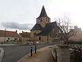 L'église vue de la place.