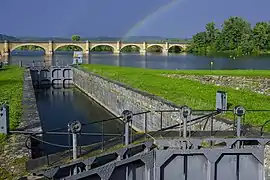 L'écluse de Mauzac sur le canal de Lalinde.