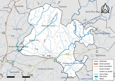 Carte en couleur présentant le réseau hydrographique de la commune