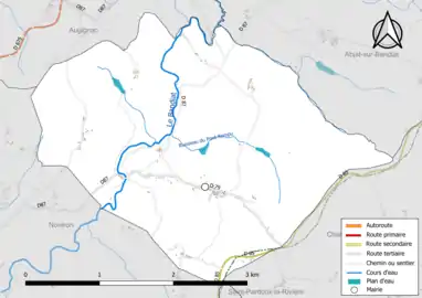 Carte en couleur présentant le réseau hydrographique de la commune