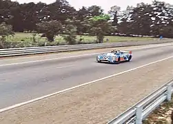 Jean-Pierre Jaussaud à fond dans “les Hunaudières” au volant de la Matra Simca MS670B N°12 de l'écurie Matra Simca Shell.