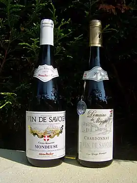 Bouteilles de Mondeuse et de Chardonnay (vin de Savoie)