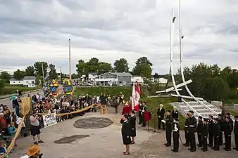 Célébration du Mât de mai et hommage à Gaston Simard et Rosa Tremblay comme citoyens engagés dans la communauté.