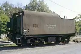 Le tender 30 R 370 provenant d'une 141 R et réutilisé comme réservoir d'eau déminéralisée.