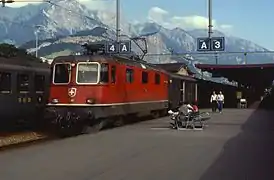 CFF Re 4/4 II en gare (1988)