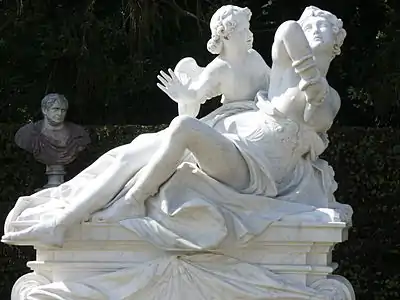 Cléopâtre et l’Amour (copie), 1750, marbre, 105 x 149 x 96 cm, Potsdam, château de Sanssouci.
